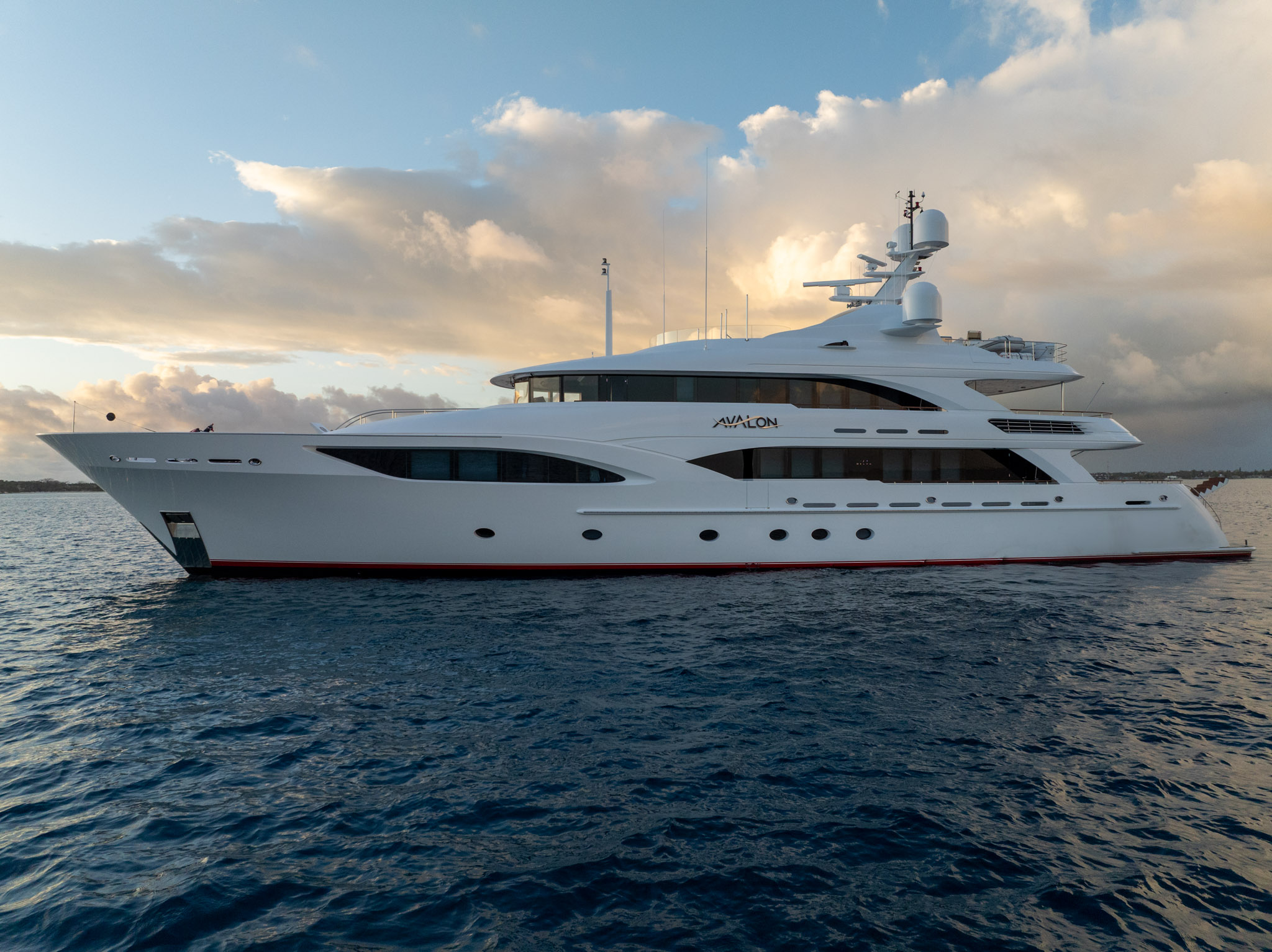 Motor Yacht Avalon — Bahamian charter production
